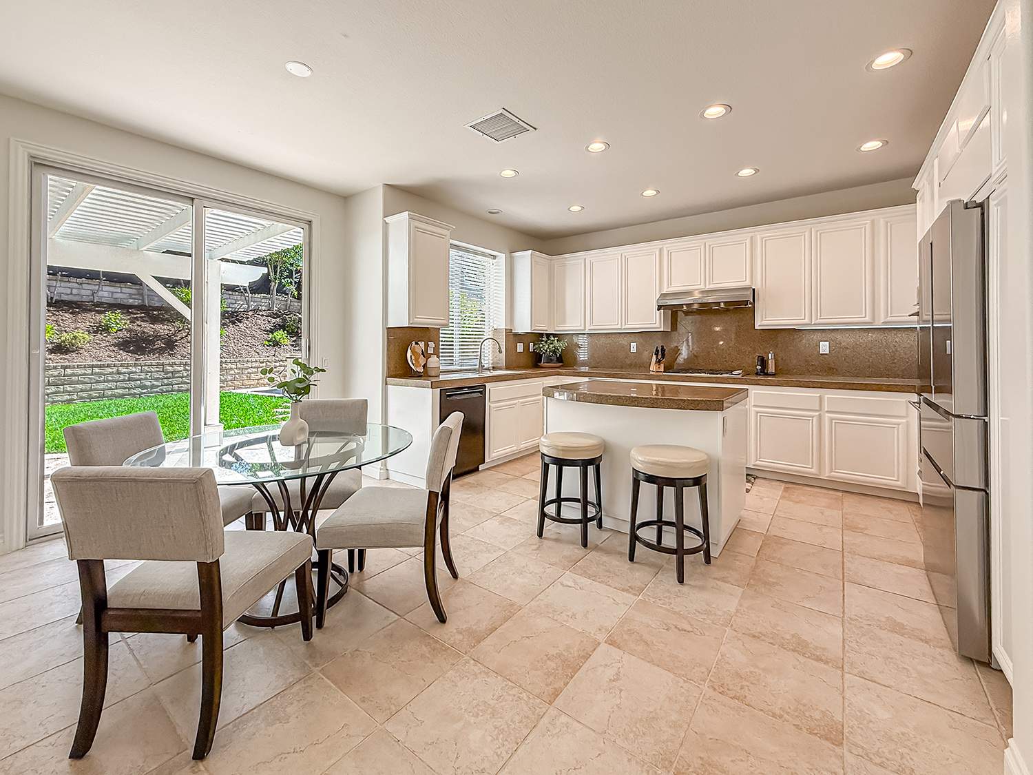 cFamily and Kitchen4.jpg