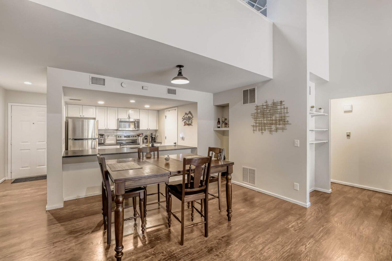 23551 Genesee Village Road H - Web Quality - 007 - 07 Breakfast Area.jpg