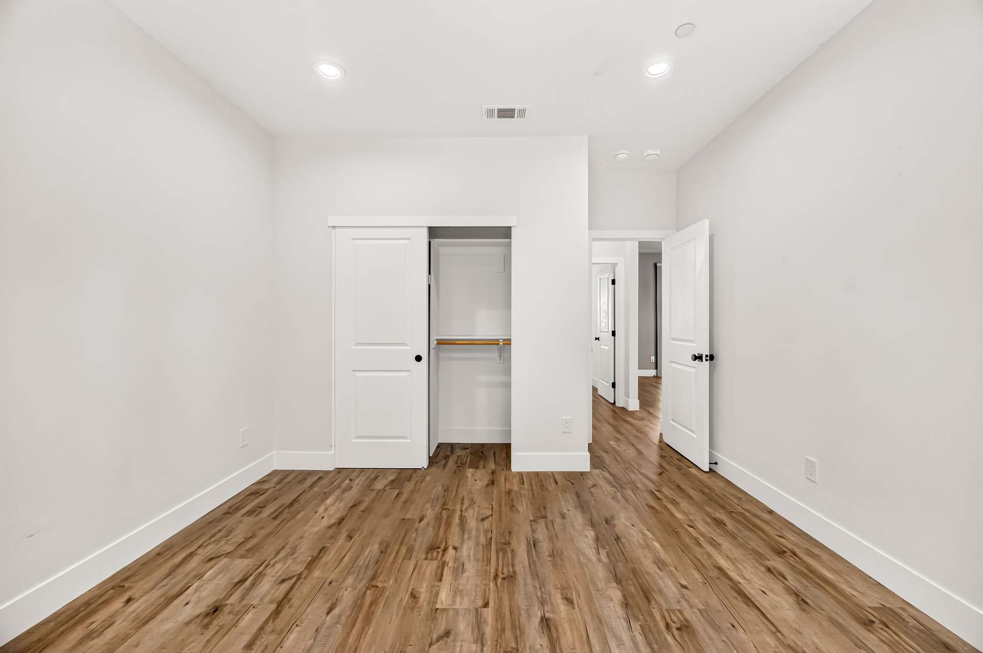 1369 Nunneley Rd - 036 (Photos).jpg