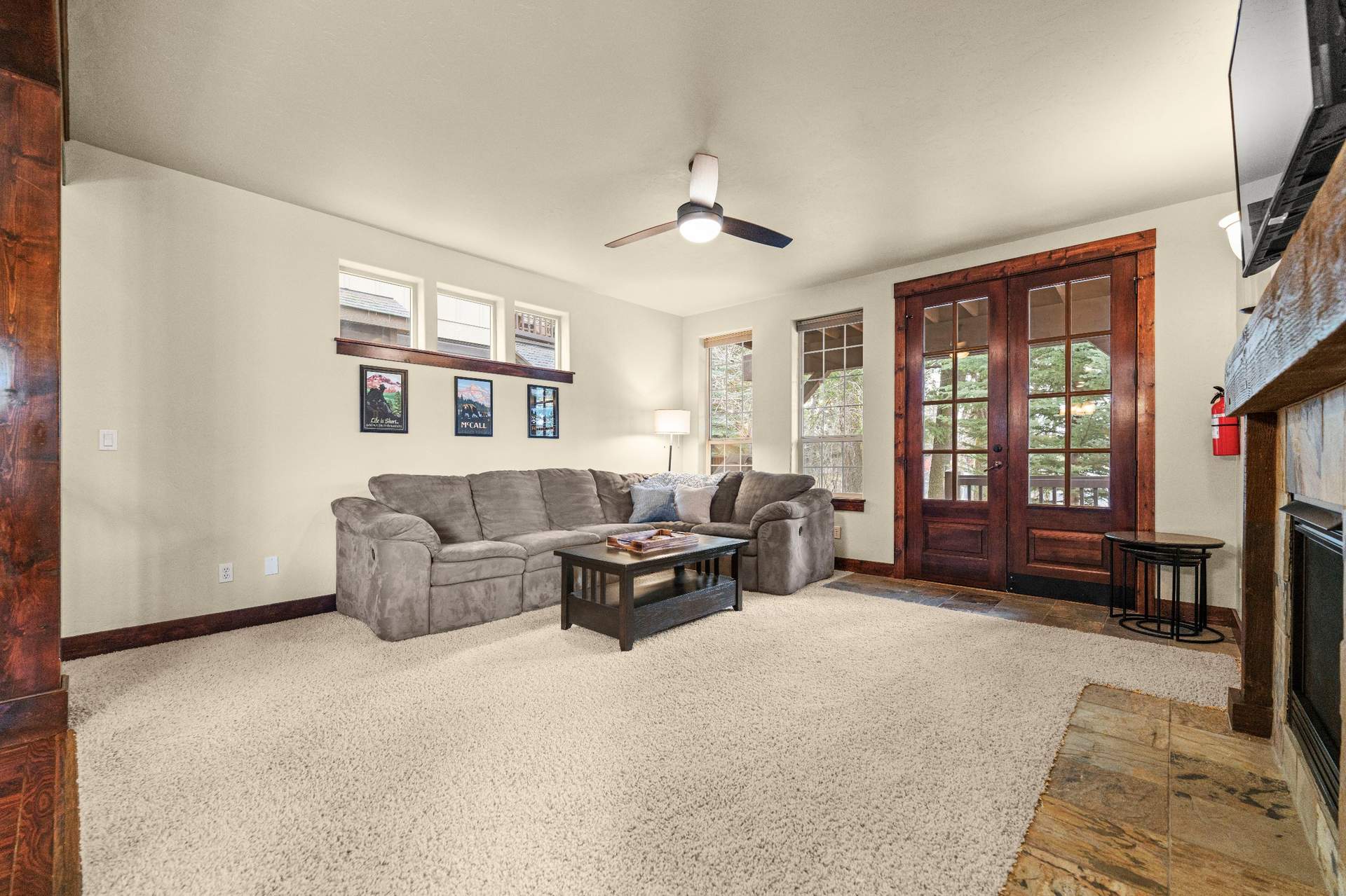 PQ family room.JPG