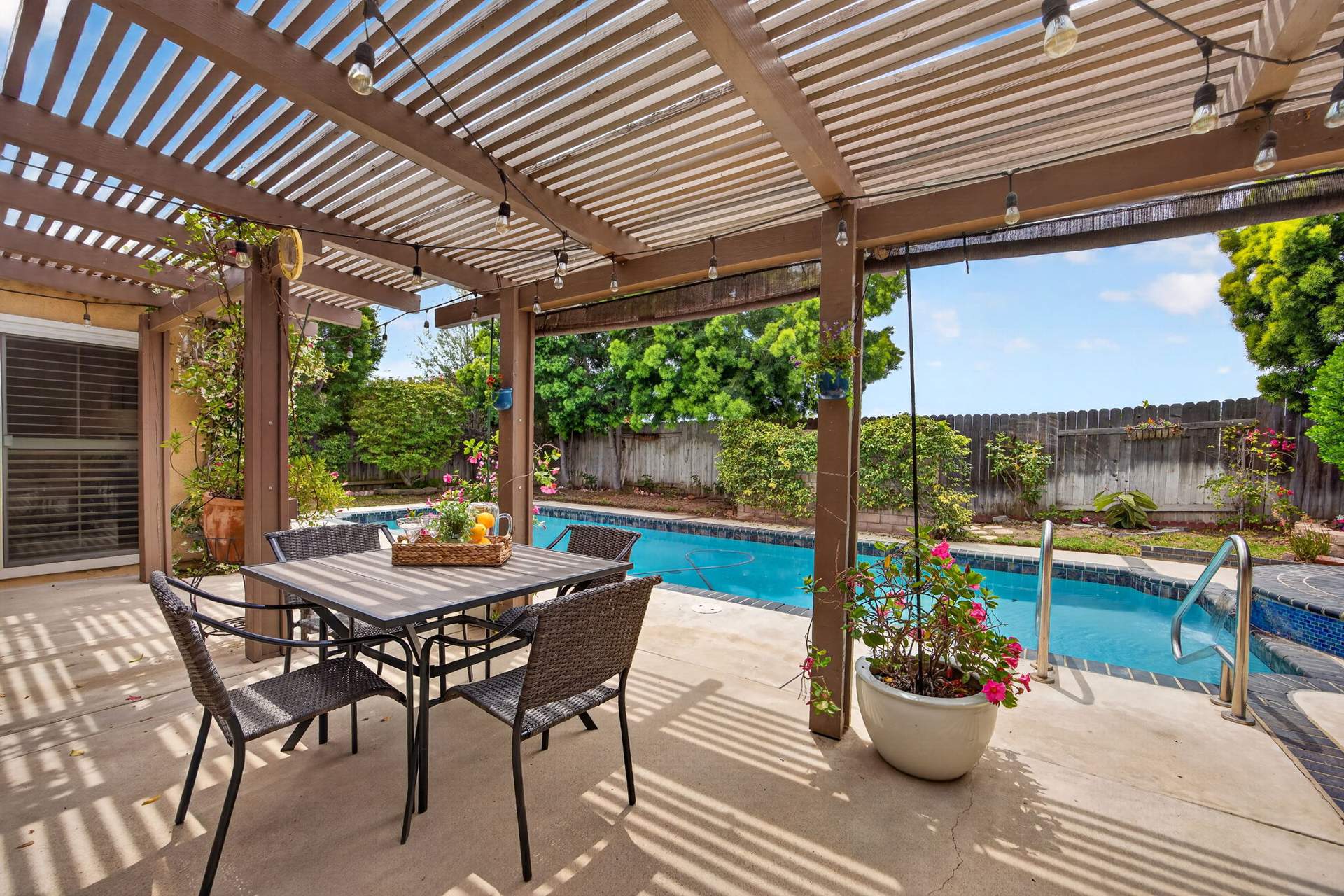 42-web-or-mls-Upmarket_Media-2247West125.jpg