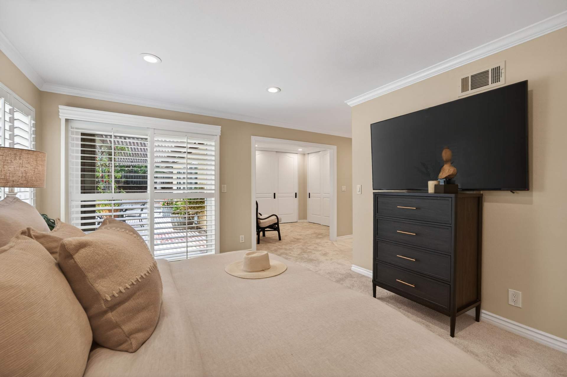 35-web-or-mls-Upmarket_Media-2247West103.jpg