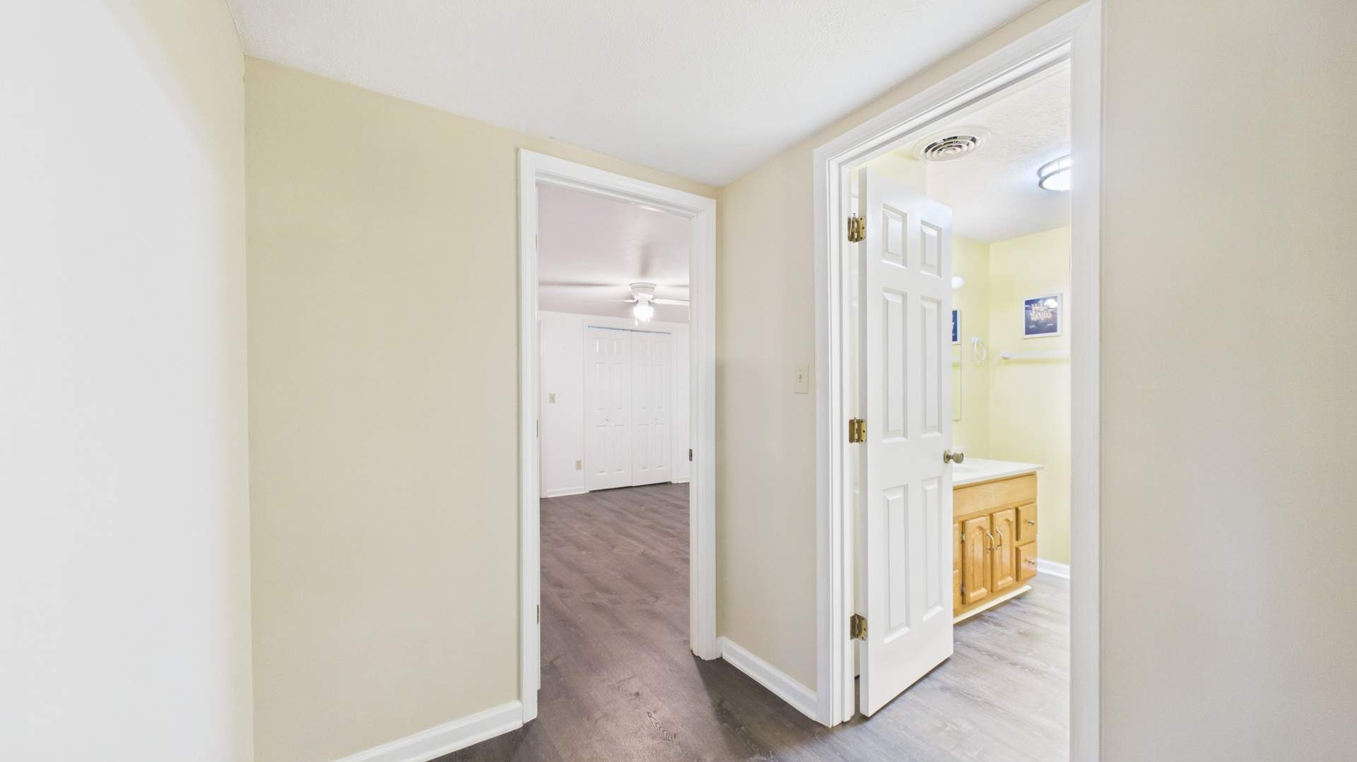 033_HALLWAY LOWER LEVEL.jpg