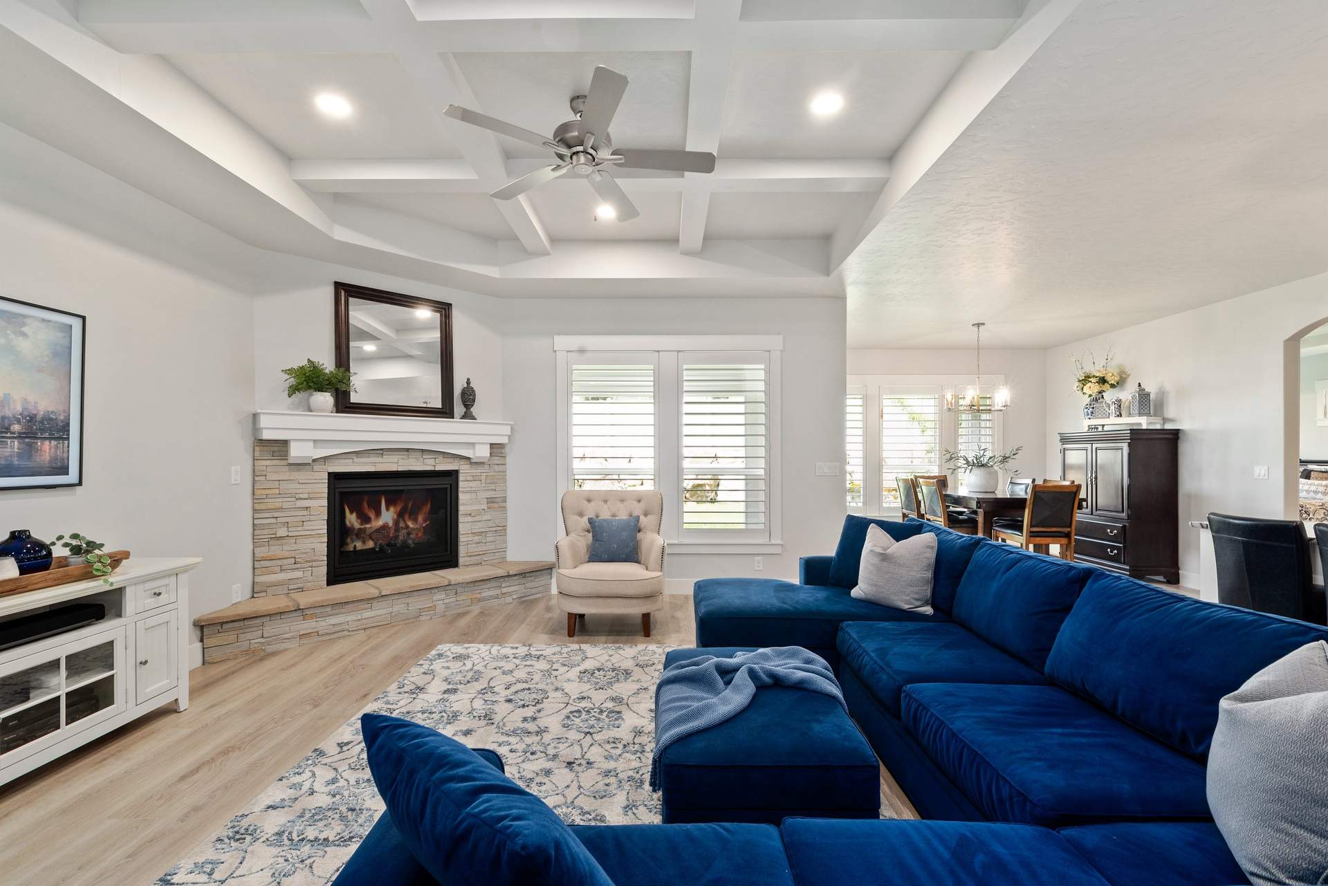 04-3385 N. Roseland Way_003.jpg