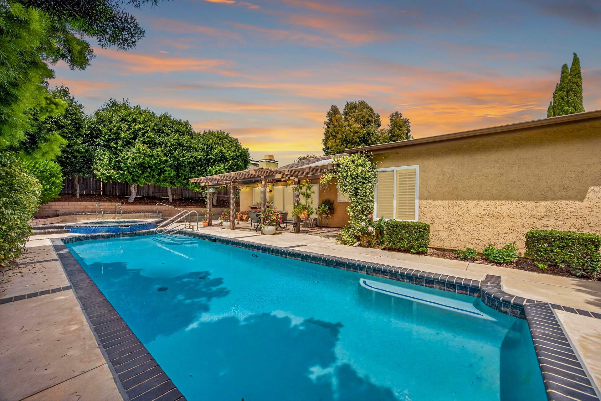 47-web-or-mls-Upmarket_Media-2247West141.jpg