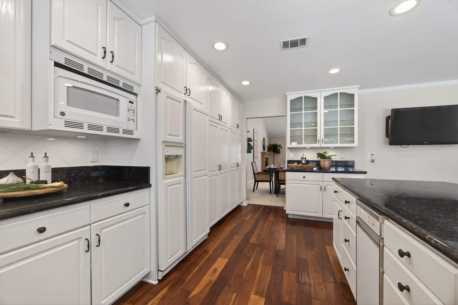 17-web-or-mls-Upmarket_Media-2247West060.jpg