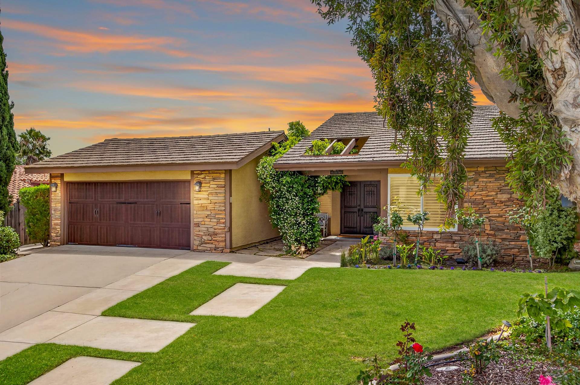 3-web-or-mls-Upmarket_Media-2247West008.jpg