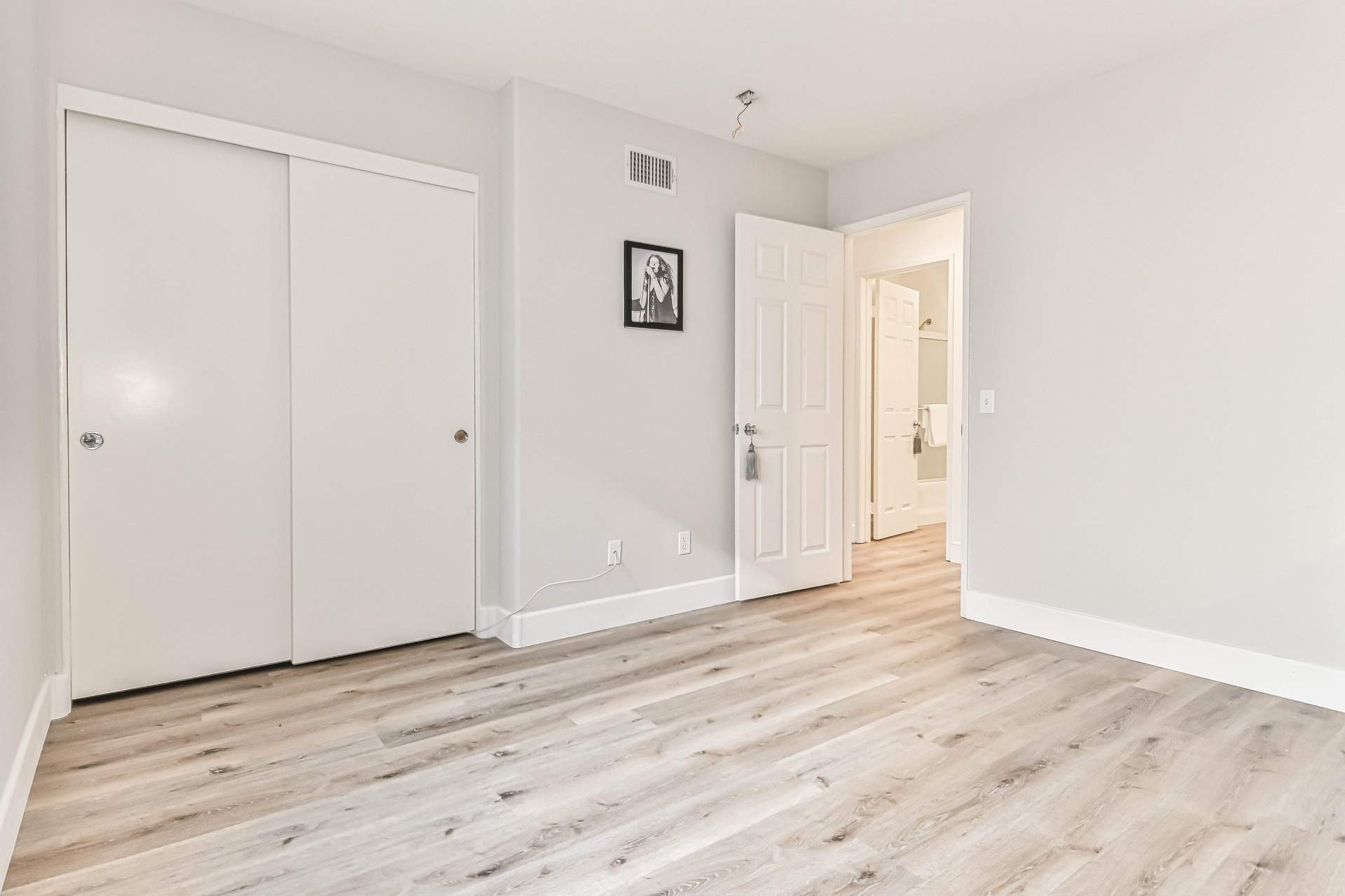 eBedroom2-2.jpg