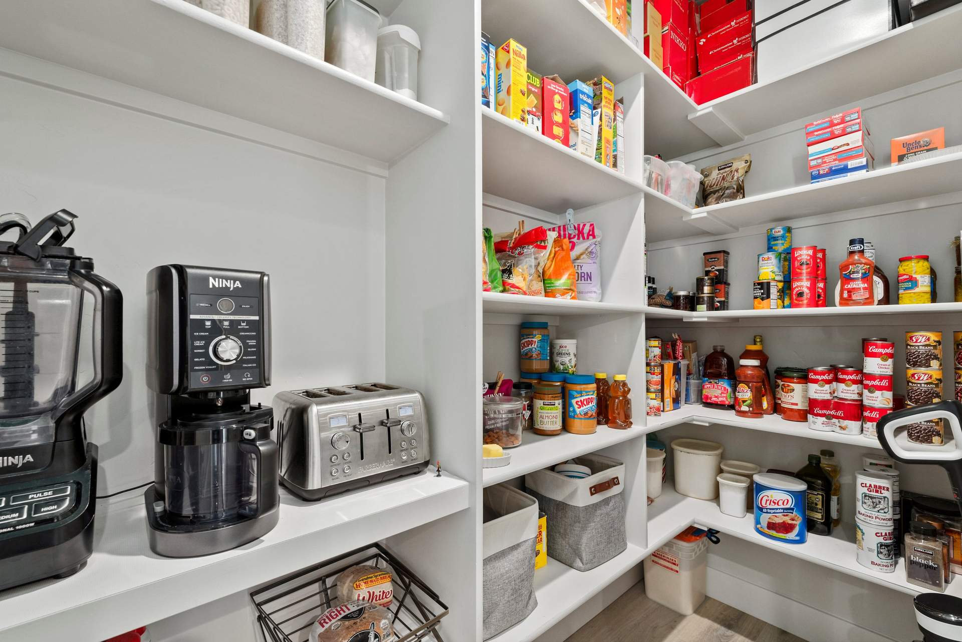 21-3385 N. Roseland Way_020.jpg
