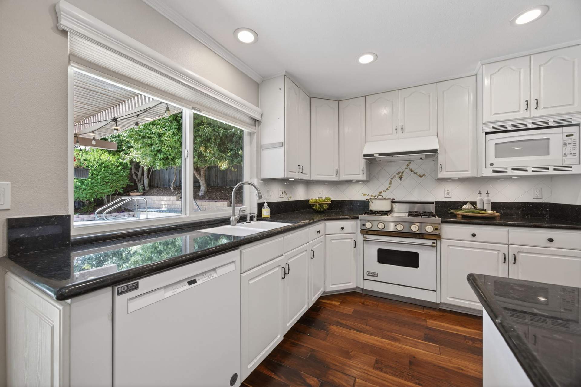 15-web-or-mls-Upmarket_Media-2247West054.jpg