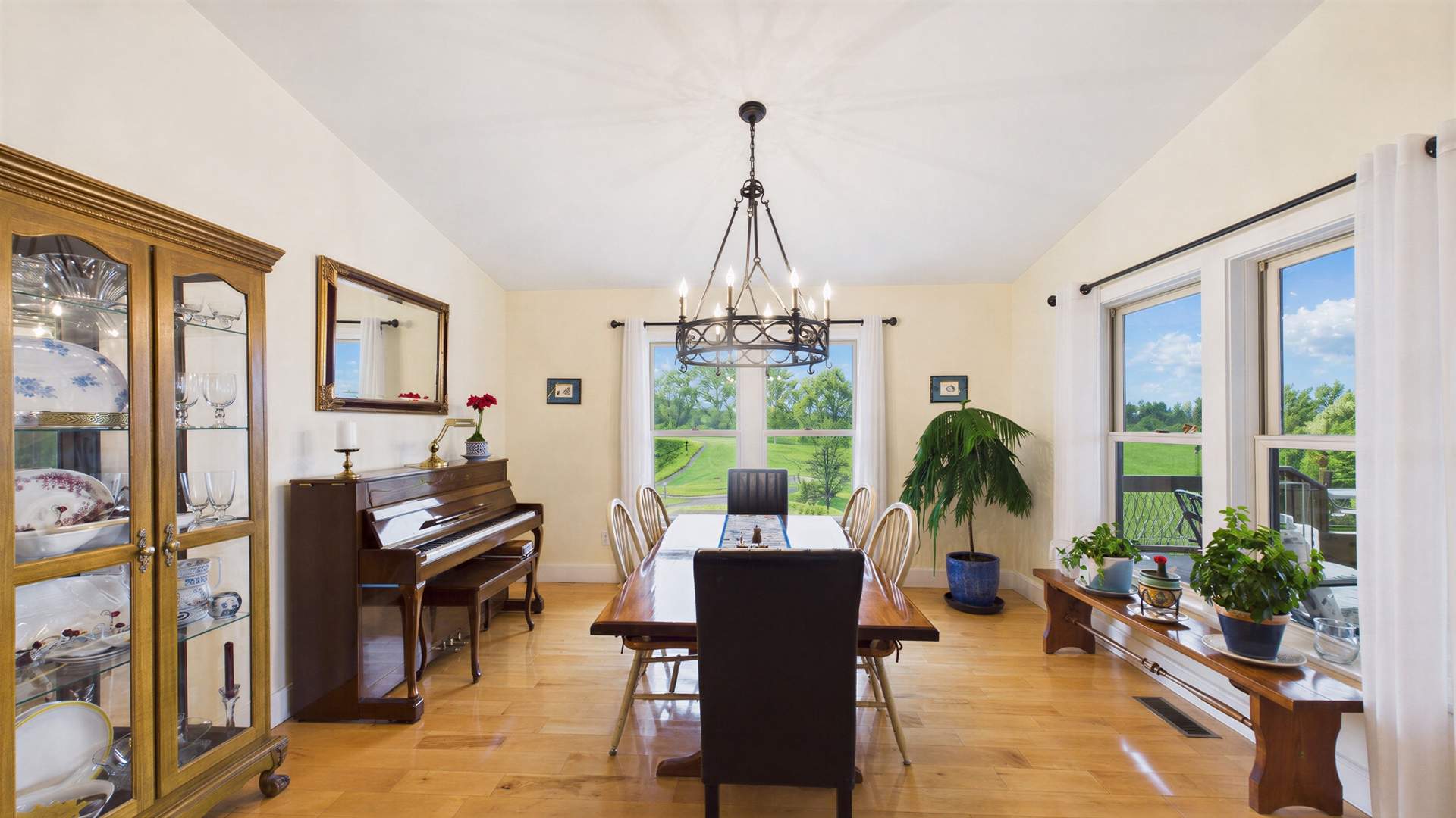 009_Great Room Upper level.jpg