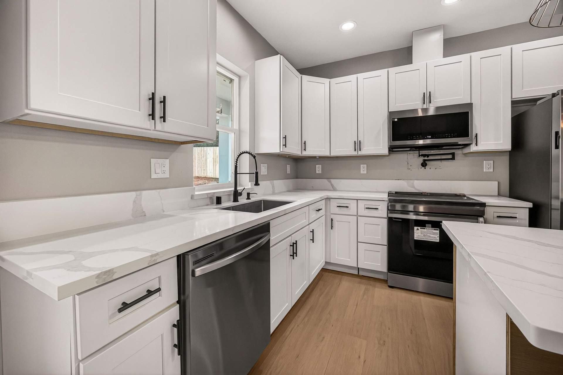 14259 Sherwood Cir - 017(Photos).jpg