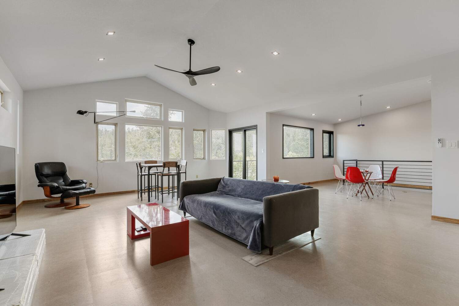 Living Room 2.jpg