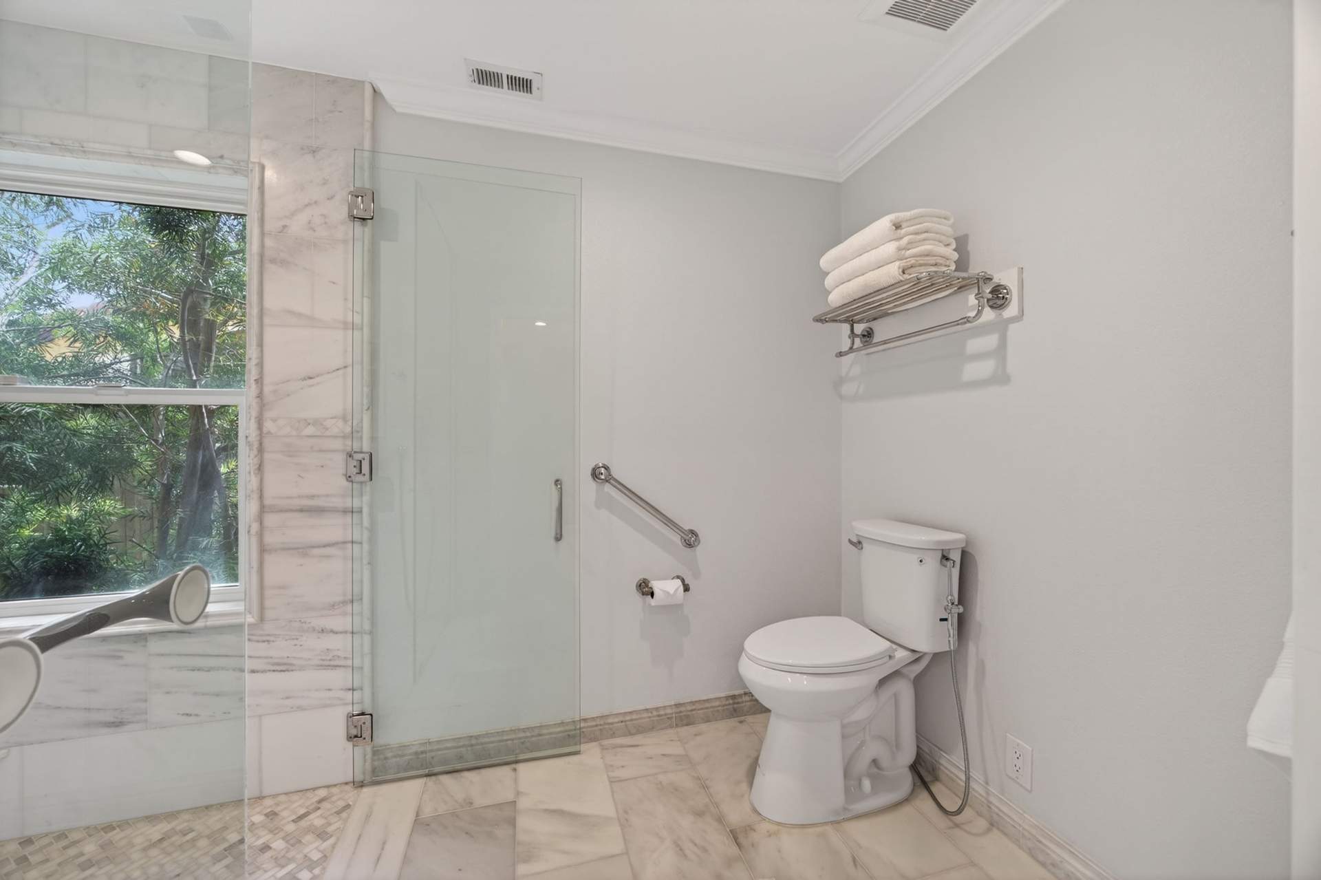 41-web-or-mls-Upmarket_Media-2247West122.jpg