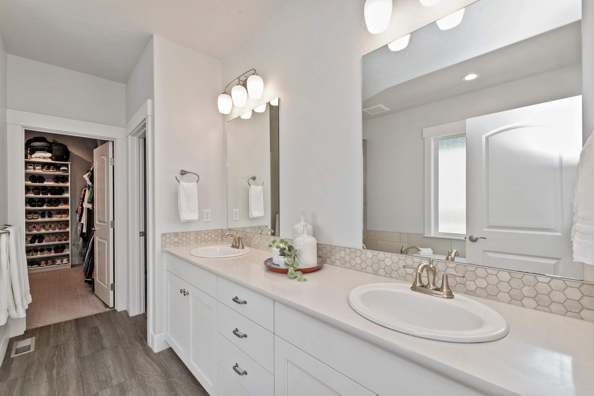 27-3385 N. Roseland Way_026.jpg