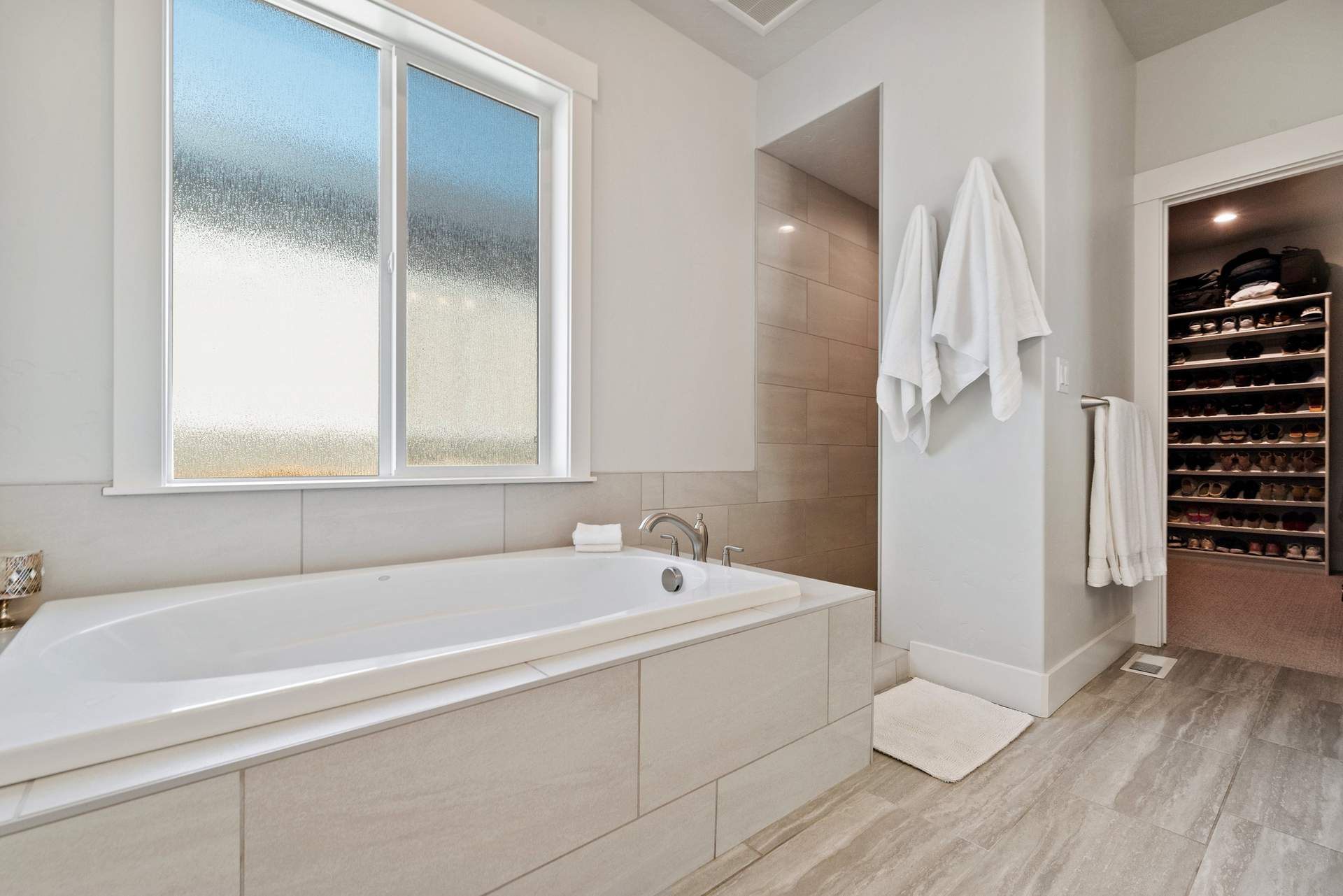 30-3385 N. Roseland Way_029.jpg