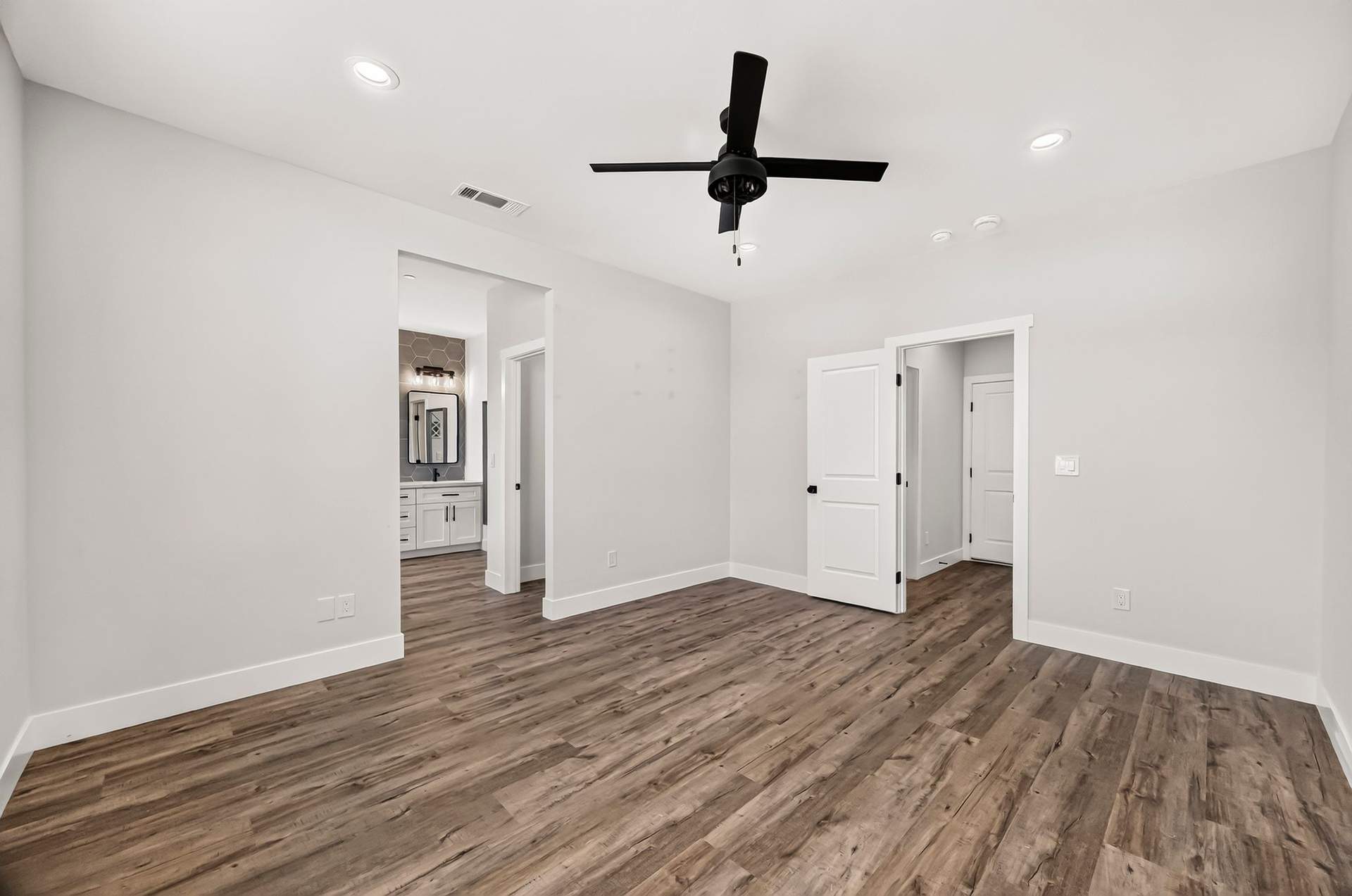 1369 Nunneley Rd - 026 (Photos).jpg