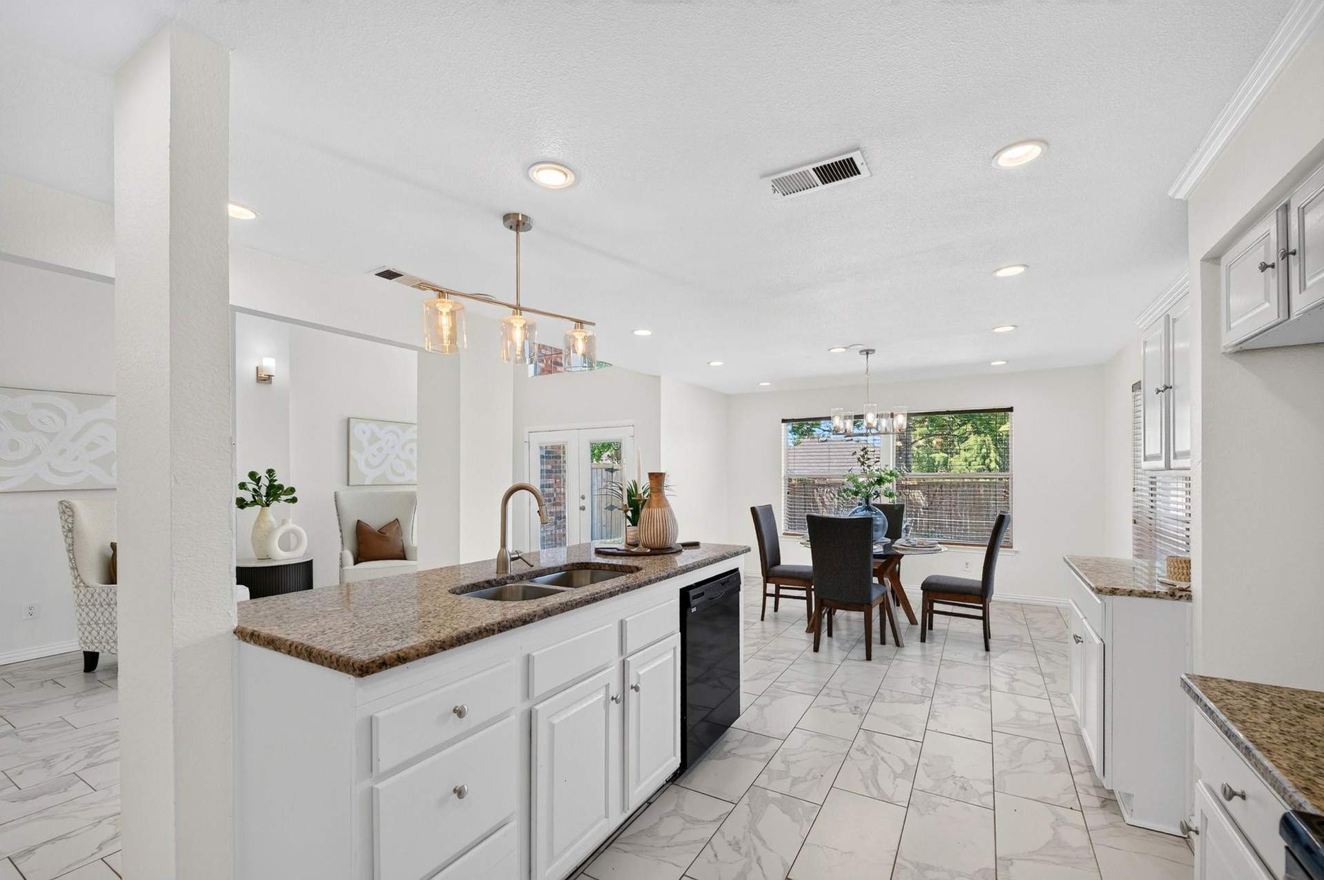 825 Foxwood Lane9.jpeg
