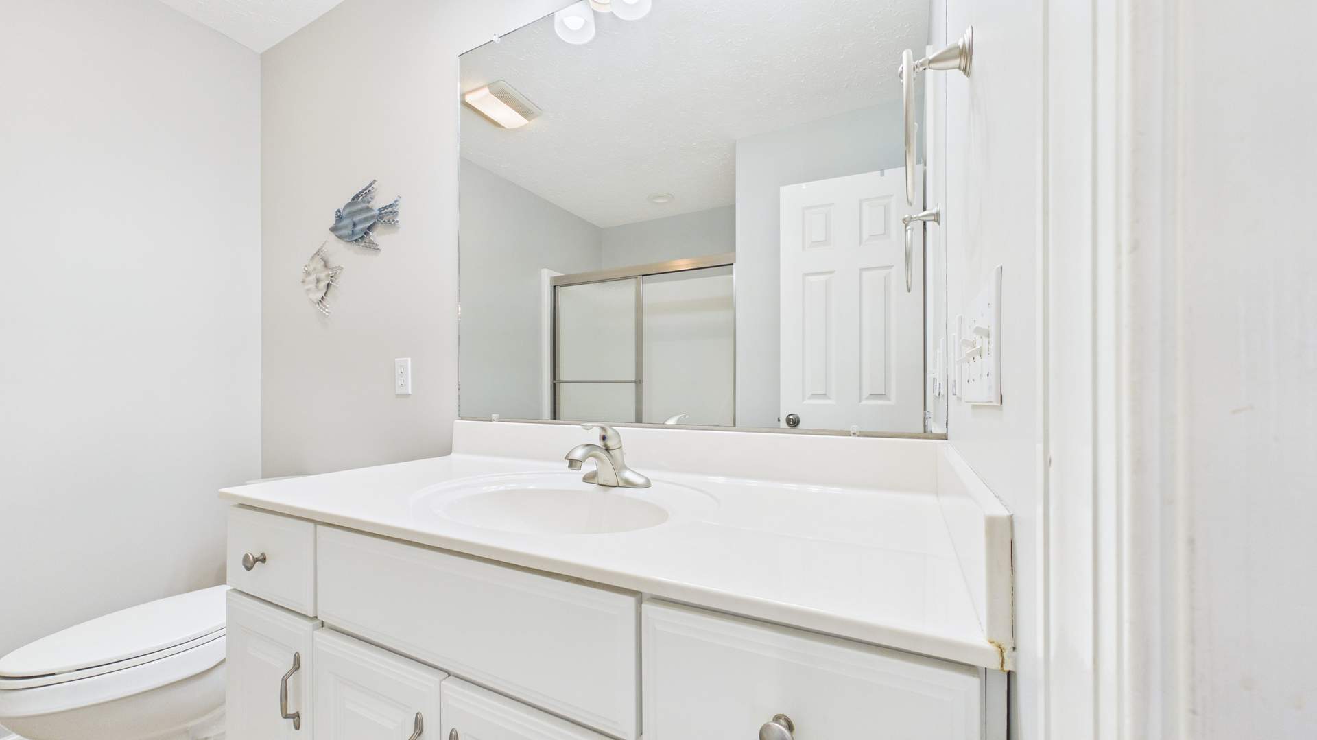 023_2nd Bath Main Level.jpg