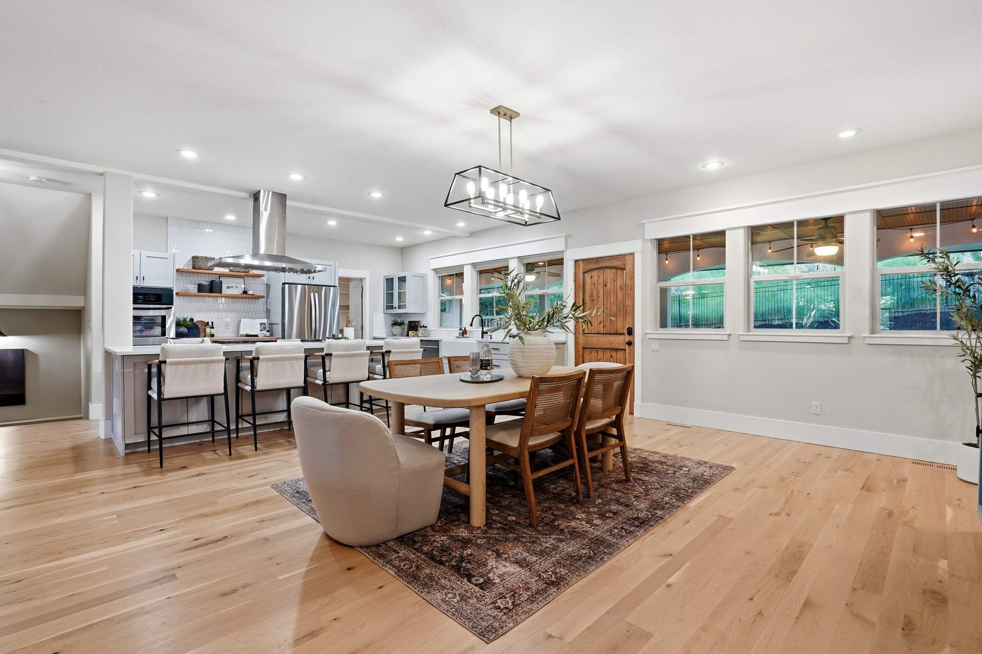 kitchen dining 2.jpg