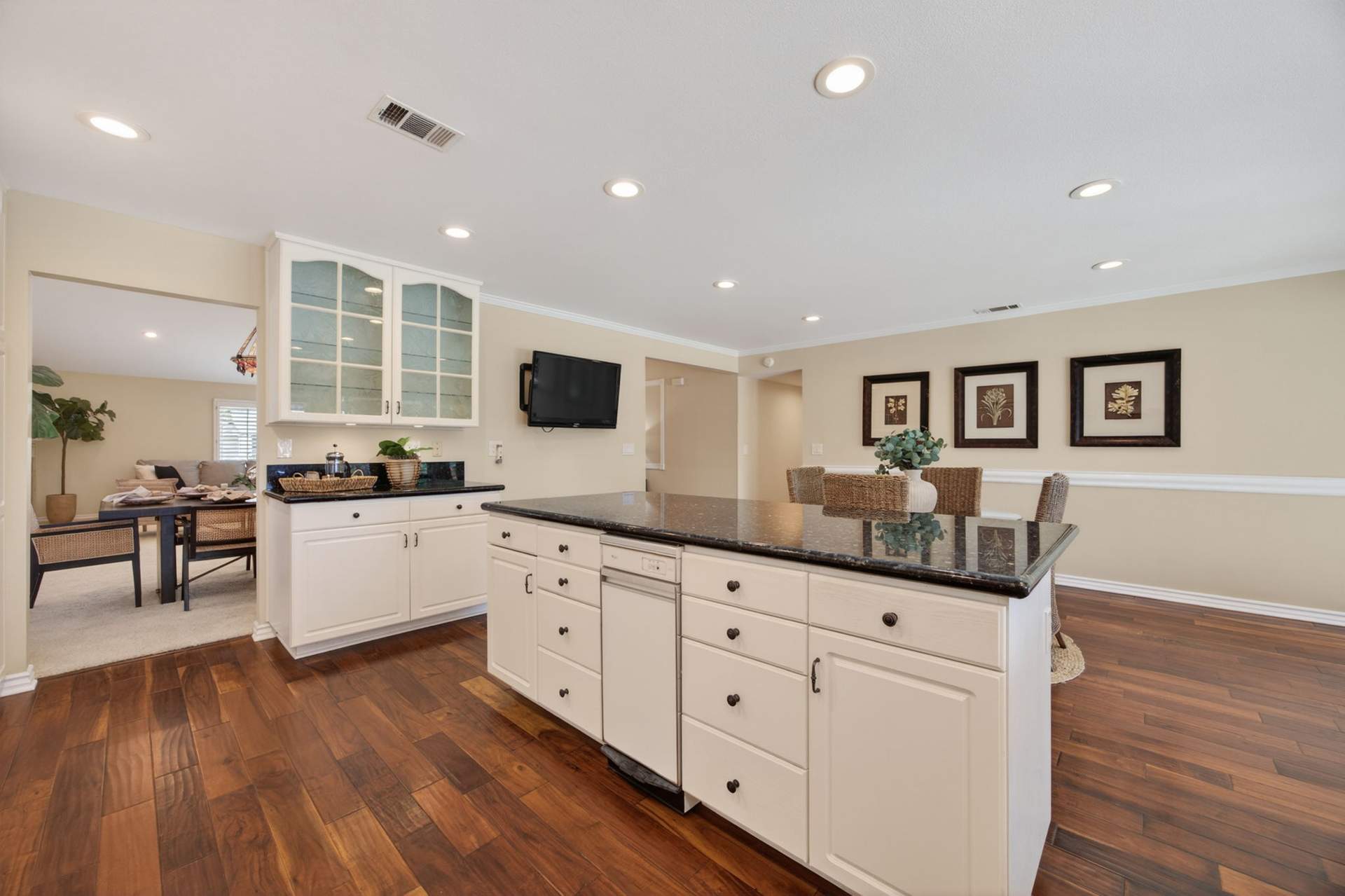 18-web-or-mls-Upmarket_Media-2247West061.jpg