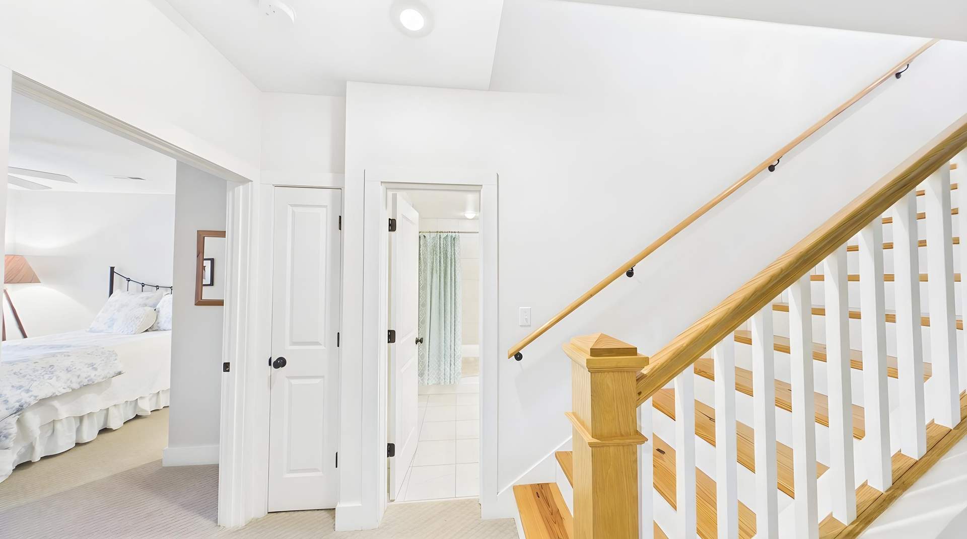 027_Stairs To Lower Level.jpg