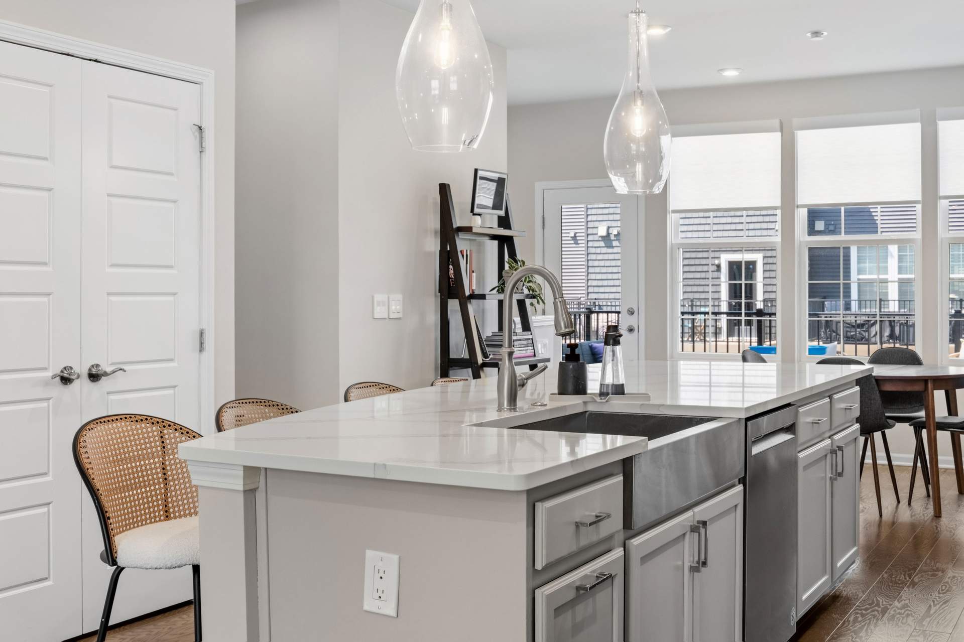 212 S Sydney 2nd Floor Kitchen 6.jpg