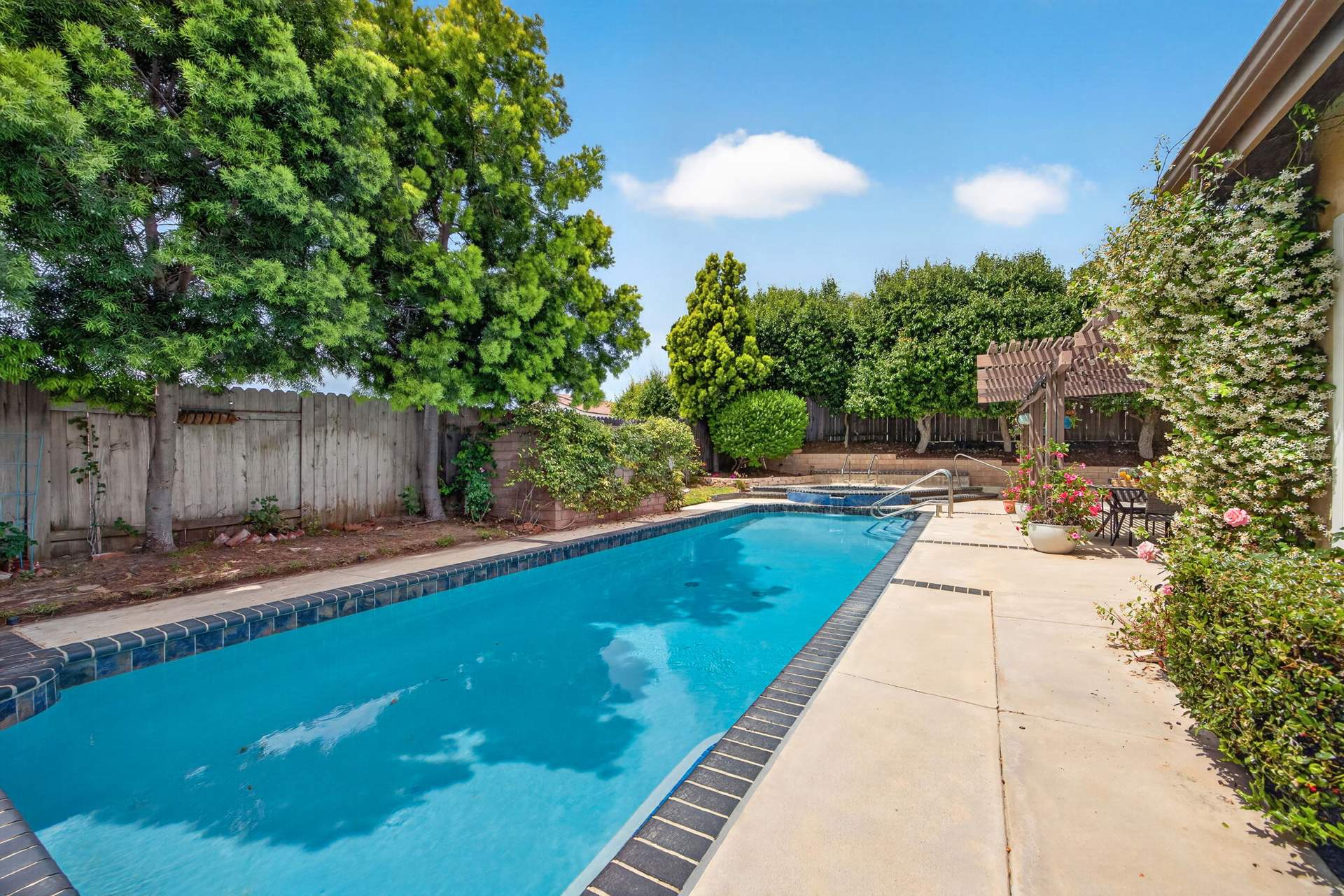 49-web-or-mls-Upmarket_Media-2247West146.jpg