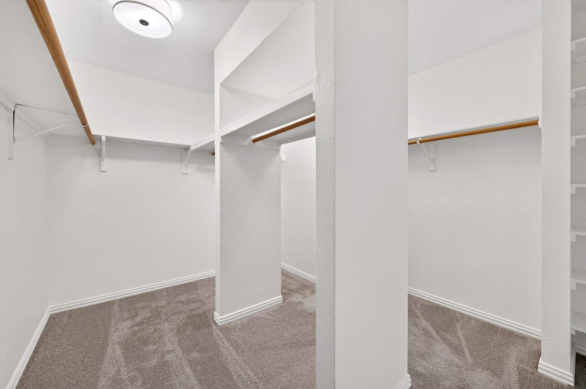 825 Foxwood Lane16.jpeg