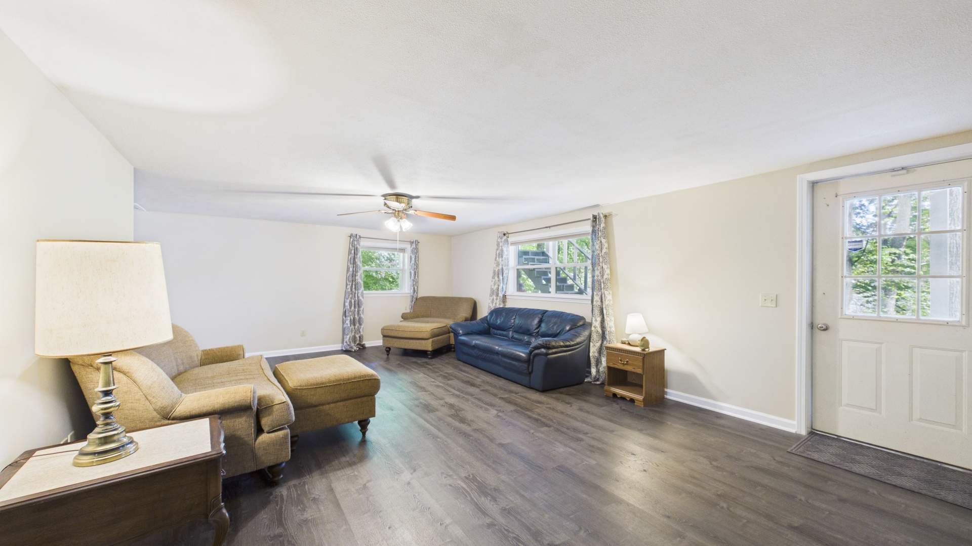 027_Family Room 1.jpg