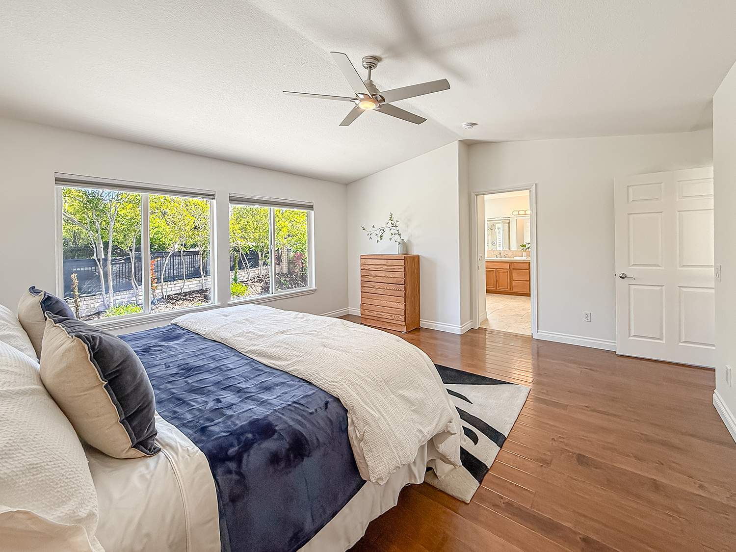 iPrimary Bedroom Suite3.jpg