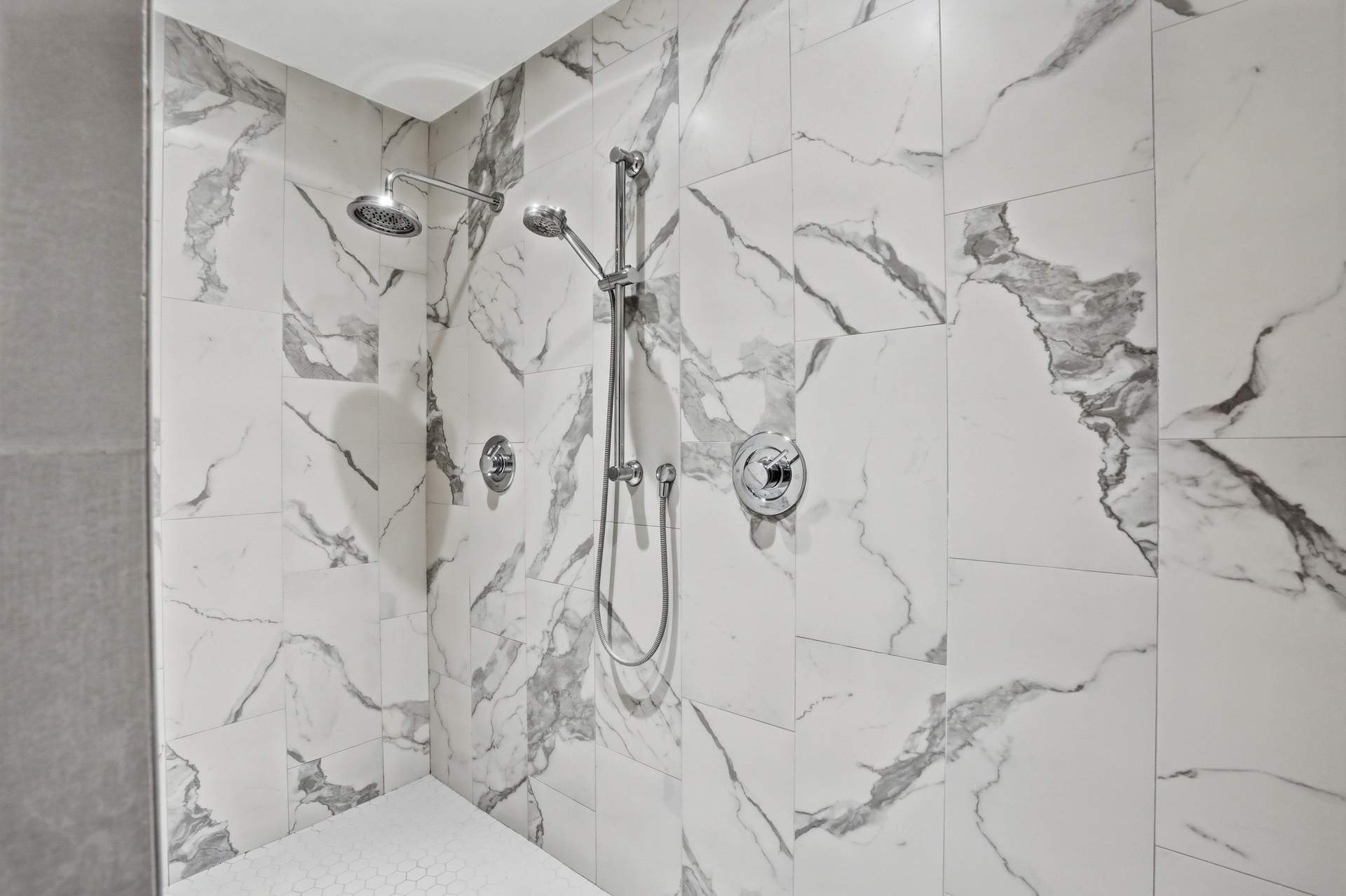 Primary Shower.jpg