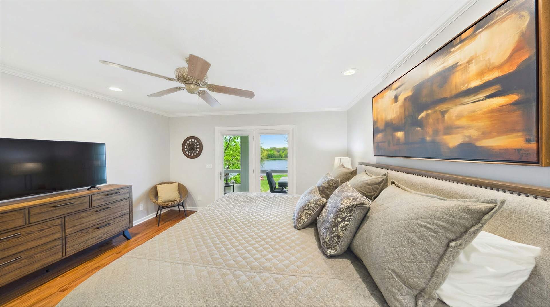 019_86233320.jpg