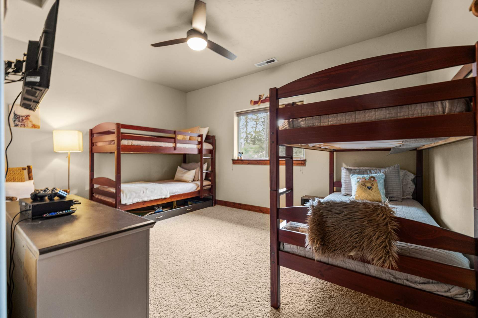 PQ bunkbed room 3.JPG