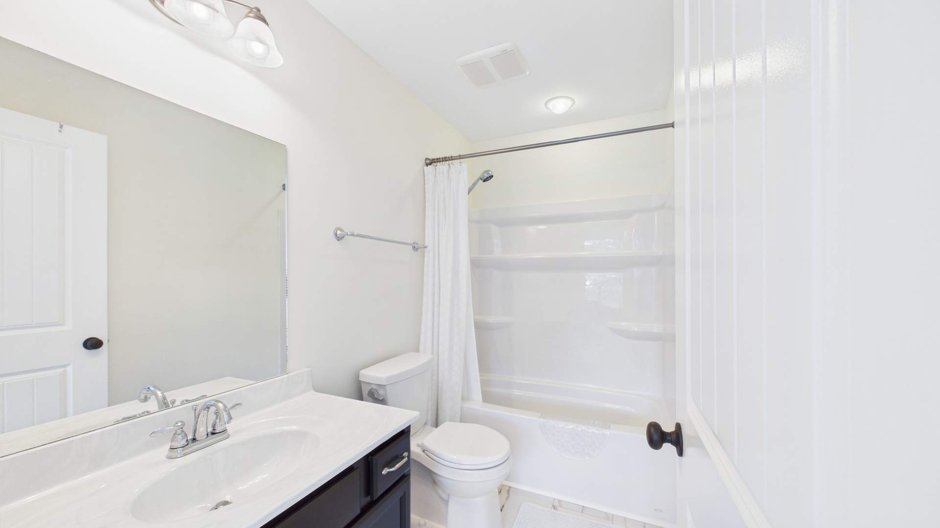 036_2nd Bath Upper Level.jpg