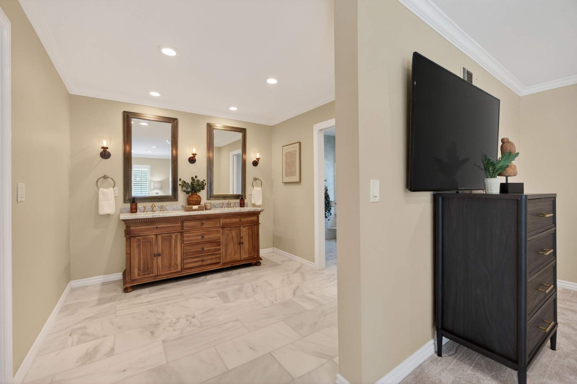 36-web-or-mls-Upmarket_Media-2247West107.jpg