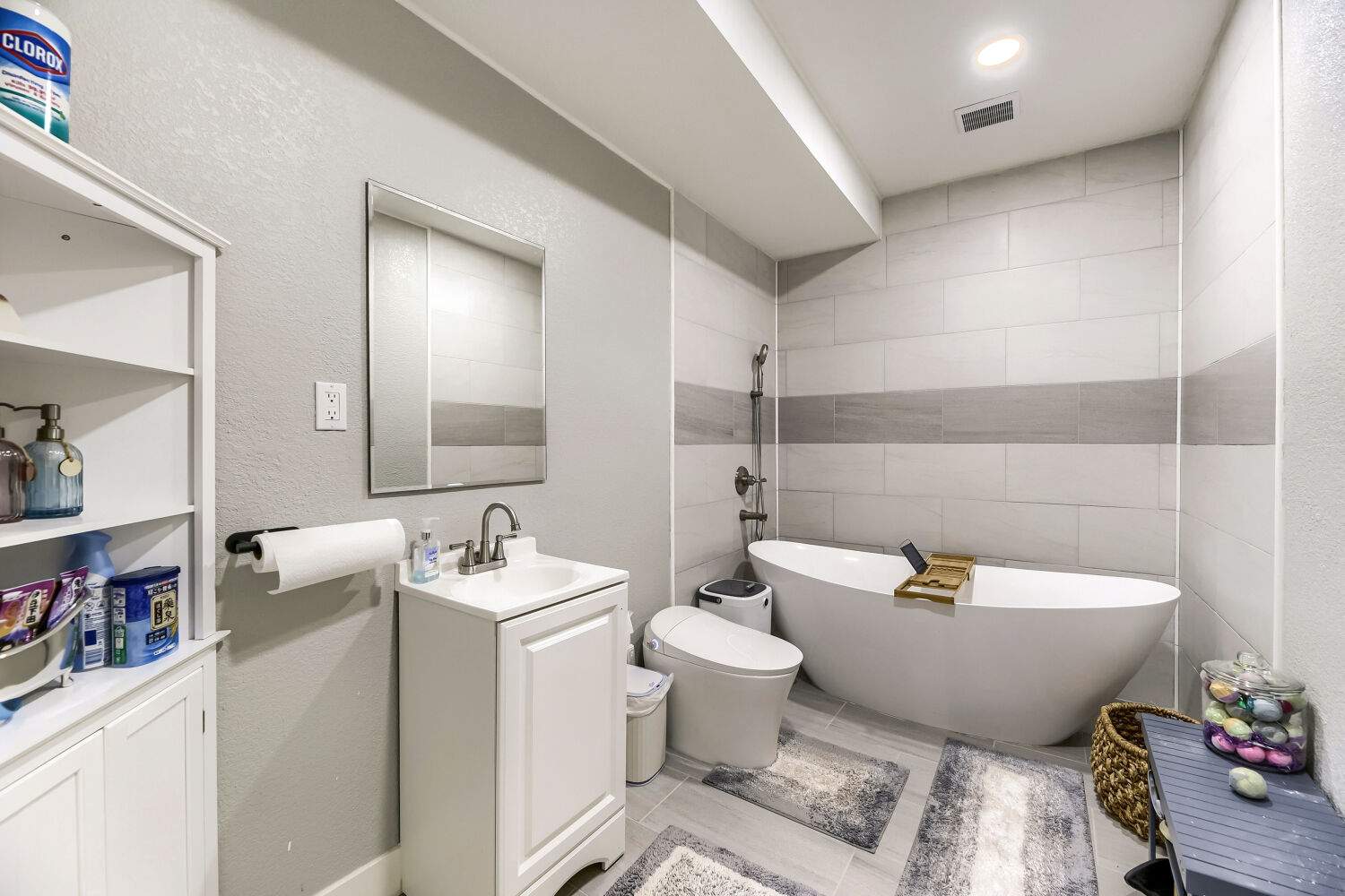 1110 Horsetail Lp - Web Quality - 033 - 25 Bathroom.jpg