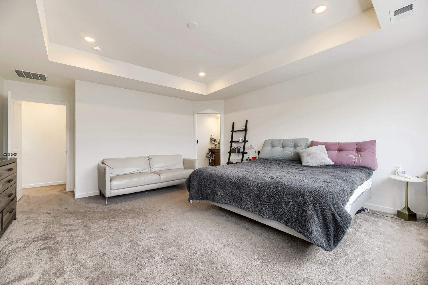 1110 Horsetail Lp - Web Quality - 023 - 15 Primary Bedroom.jpg