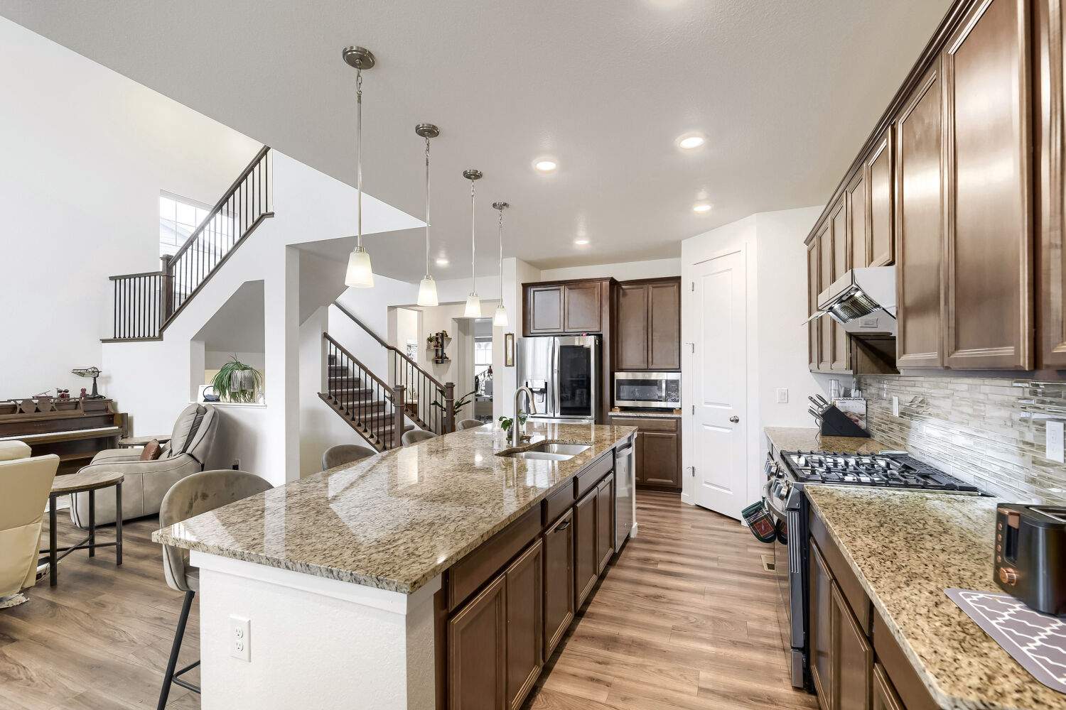 1110 Horsetail Lp - Web Quality - 018 - 10 Kitchen.jpg