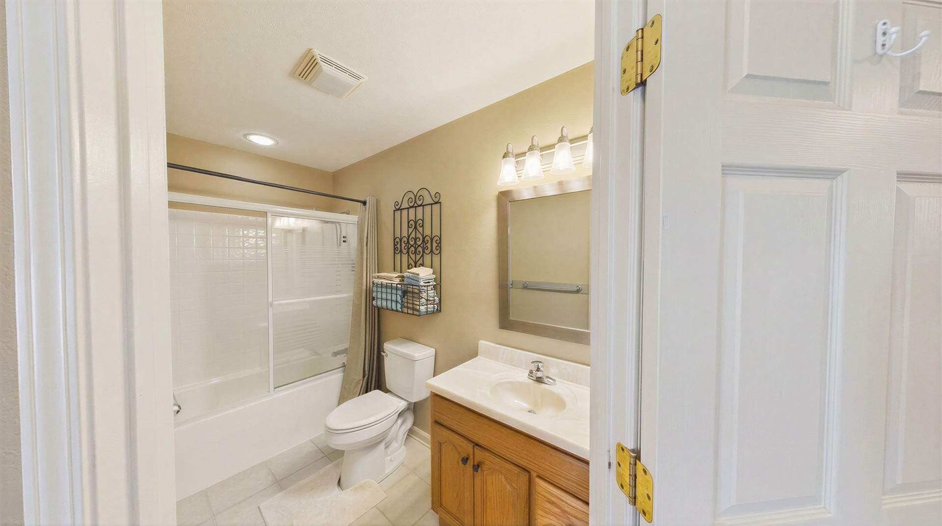 027_2nd Bath.jpg