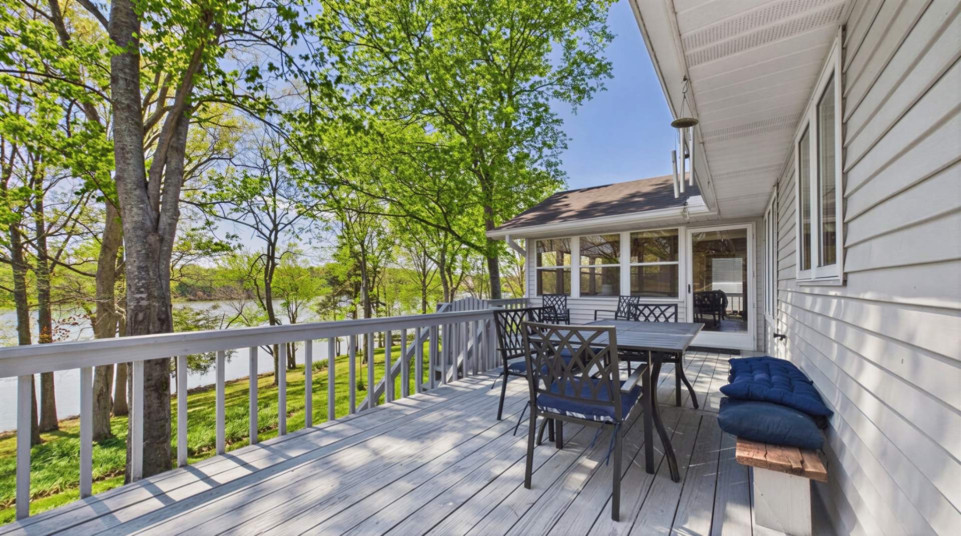 014_UPPER LEVEL DECK.jpg