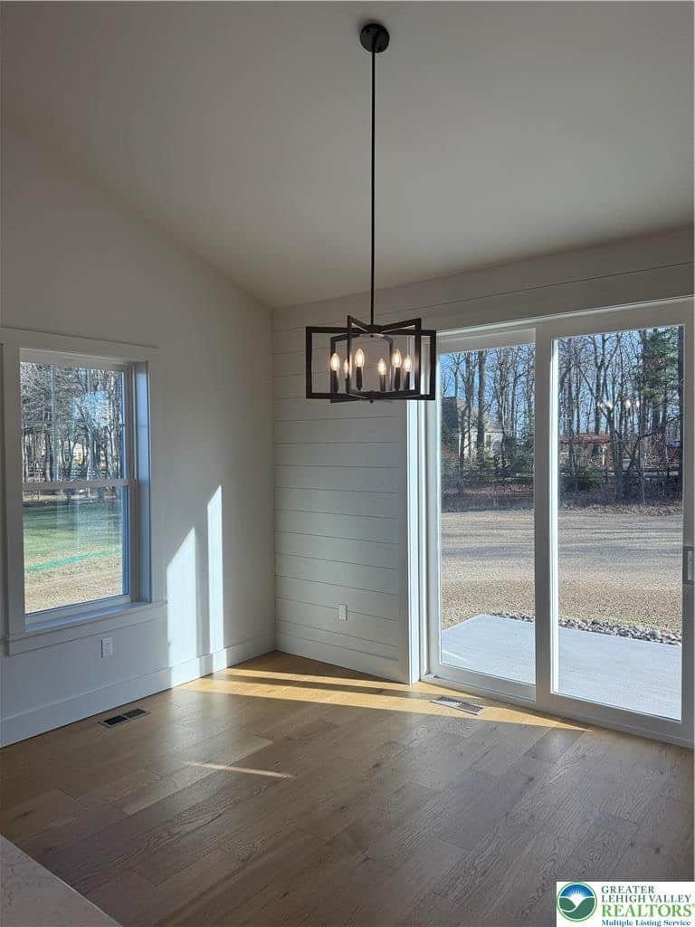 listing-photo-12.jpg