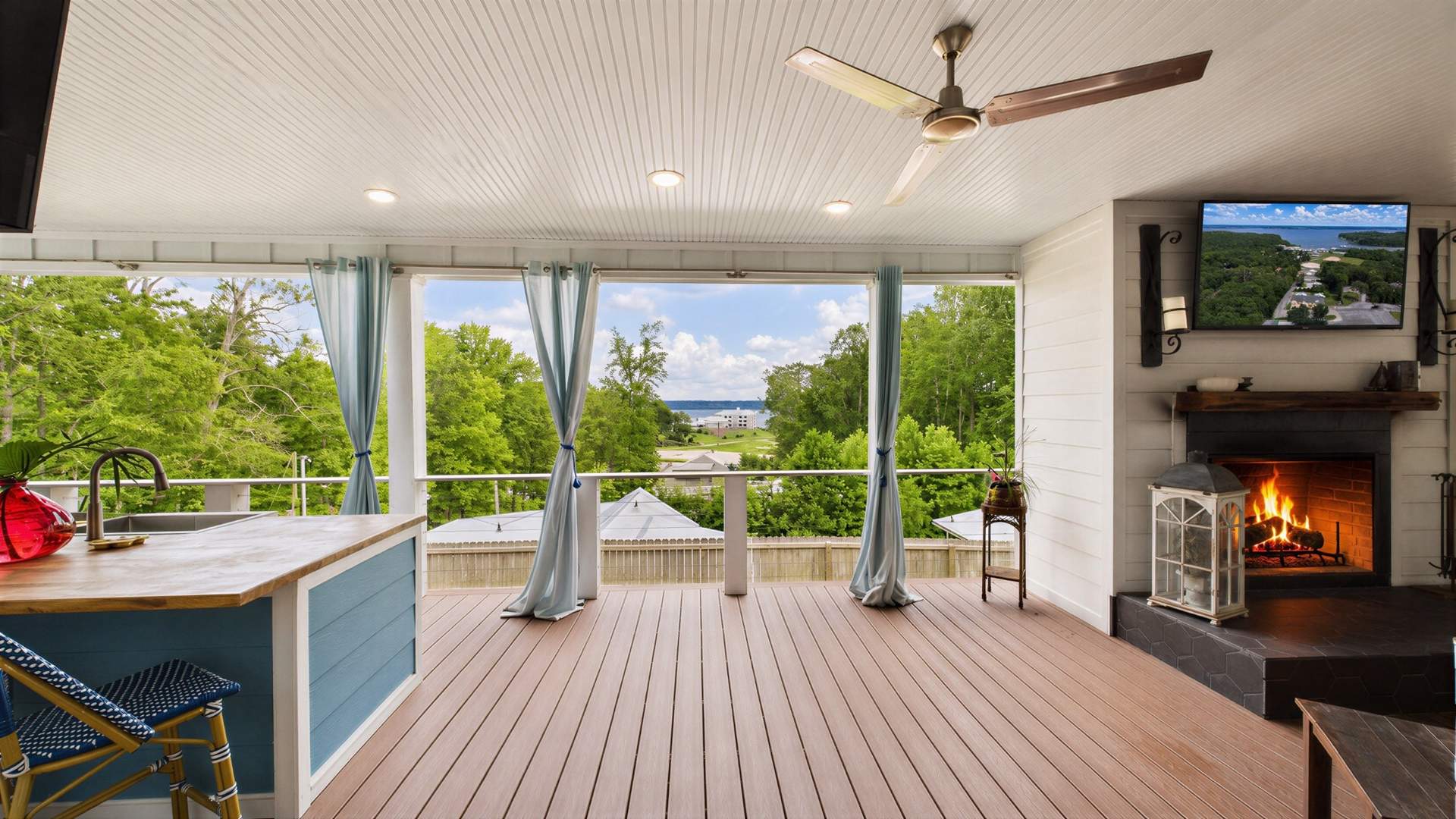 036_Covered_Patio.jpg