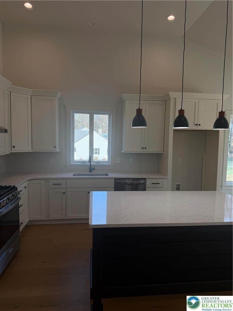 listing-photo-08.jpg