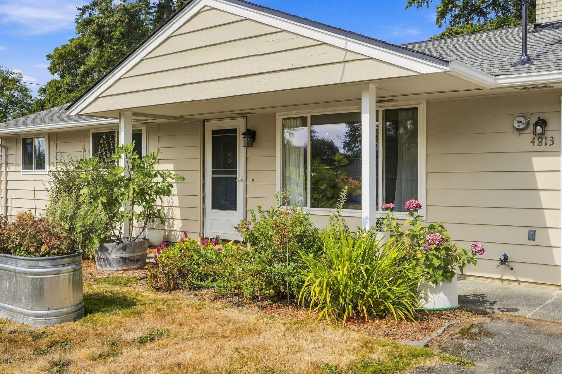 4813-190th-st-sw_-_04.jpg