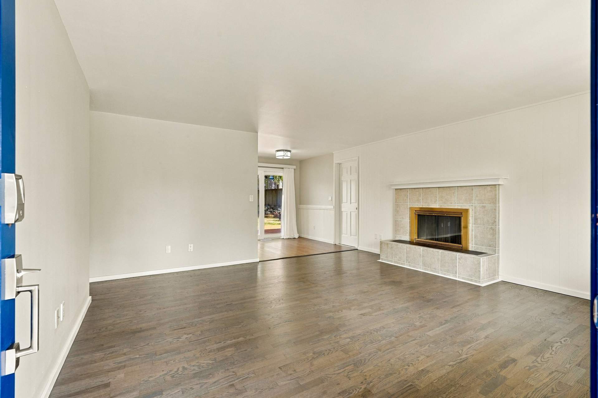 4813-190th-st-sw_-_05.jpg
