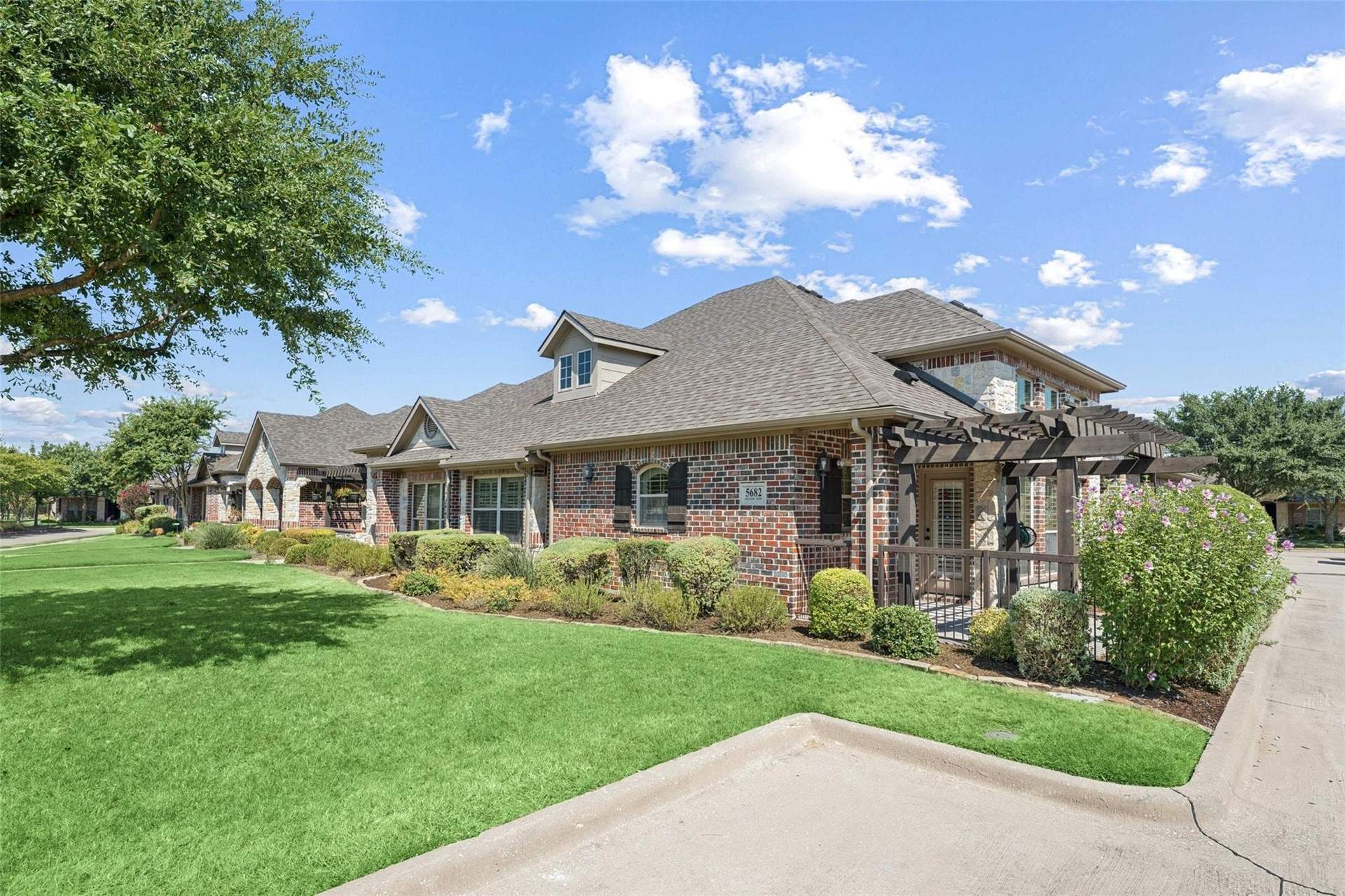 5682_Orchard_ParkwayV26.jpg