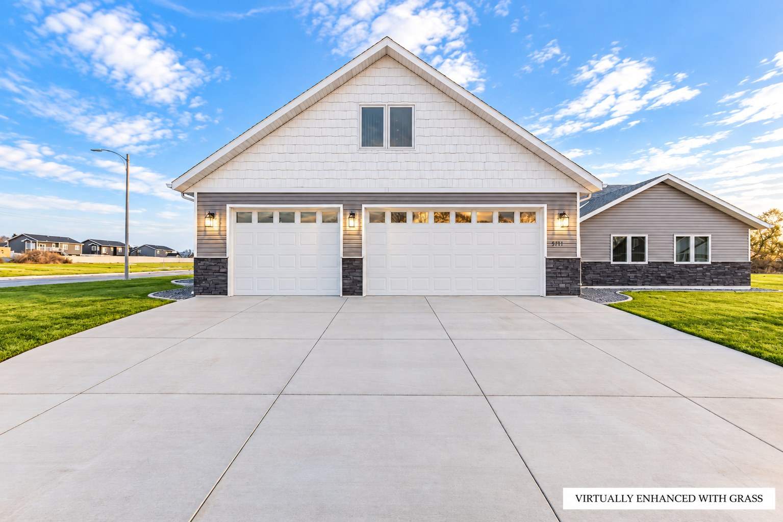 Modern_Suburban_Home_wit.jpg