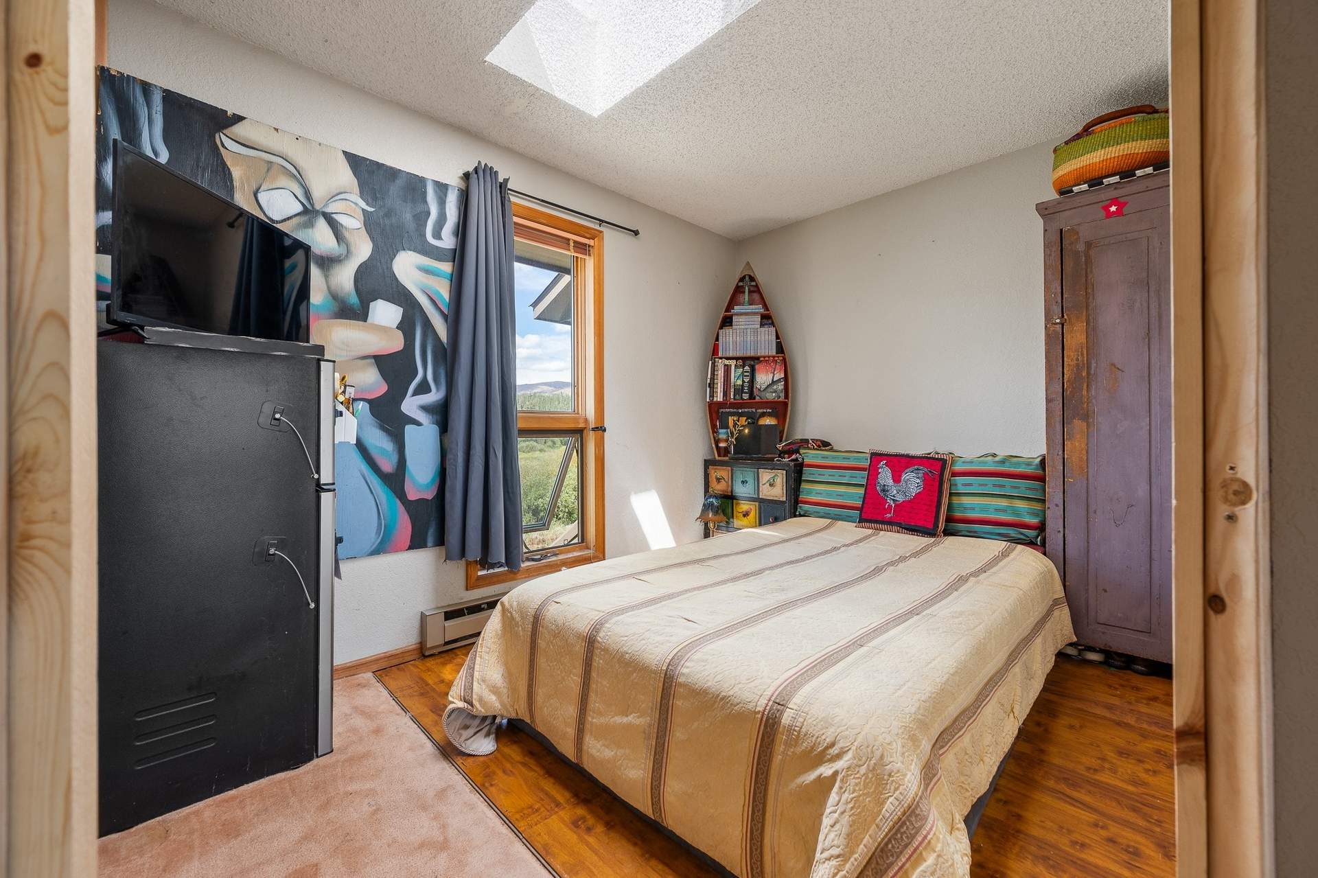 Upstairs_loft_bedroom.jpg