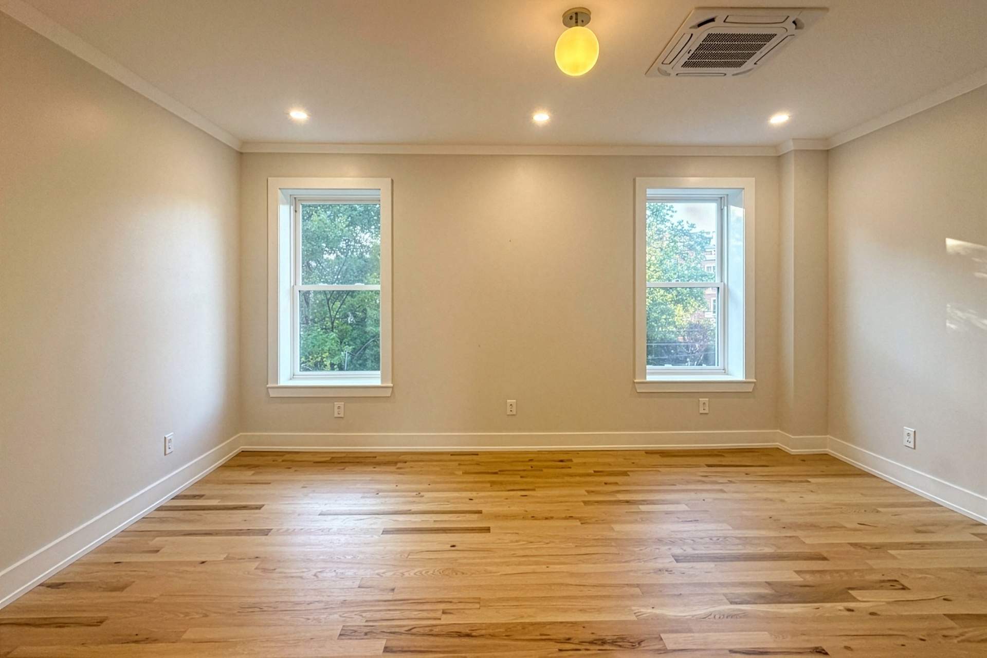 09-BEDROOM-1.jpg